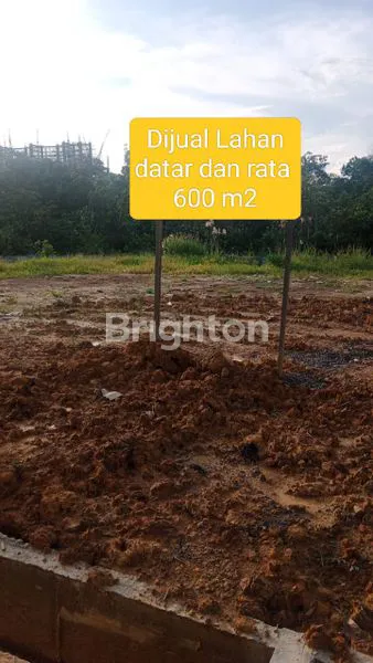 image LAHAN DATAR RATA DI DEPAN POLDA (1)