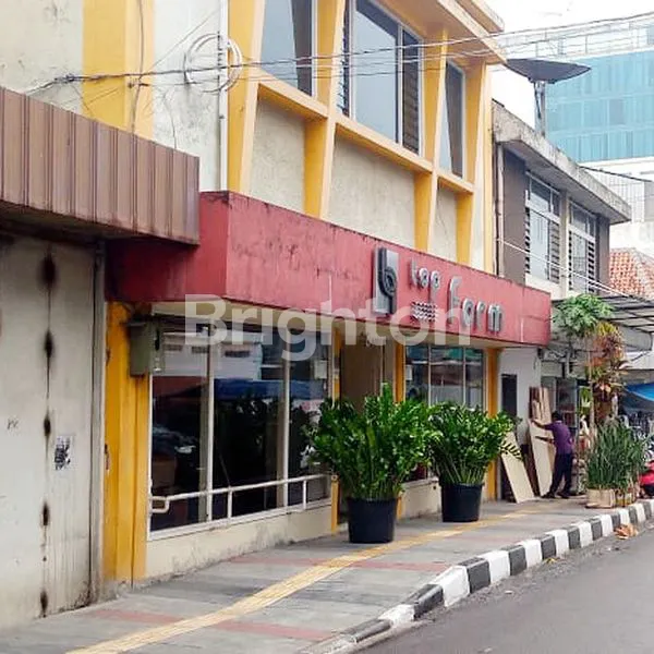 RUKO DENGAN LEBAR MUKA BAGUS COCOK UNTUK BERBAGAI USAHA DI PECINAN BANDUNG