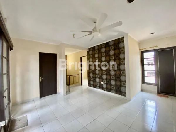 image RUMAH TERAWAT SIAP HUNI INCARAN PEMILIK MOBIL LISTRIK DI LEGENDA WISATA CIBUBUR, CILEUNGSI, BOGOR (2)