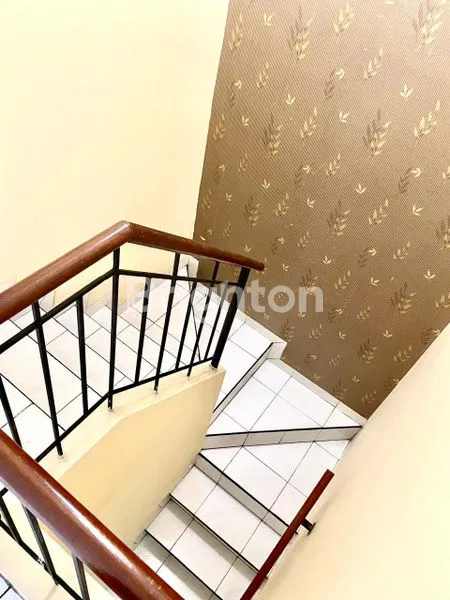 image RUMAH TERAWAT SIAP HUNI INCARAN PEMILIK MOBIL LISTRIK DI LEGENDA WISATA CIBUBUR, CILEUNGSI, BOGOR (4)