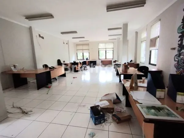image RUKO BESAR DI MAINROAD COCOK UNTUK KANTOR ATAU USAHA LAINNYA DI TENGAH KOTA BANDUNG (3)