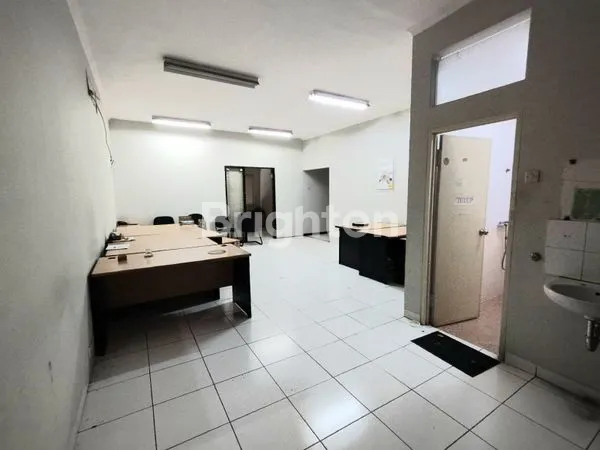 image RUKO BESAR DI MAINROAD COCOK UNTUK KANTOR ATAU USAHA LAINNYA DI TENGAH KOTA BANDUNG (4)