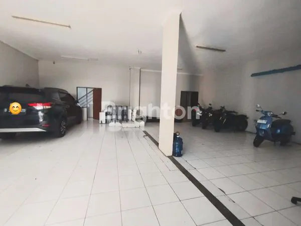 image RUKO BESAR DI MAINROAD COCOK UNTUK KANTOR ATAU USAHA LAINNYA DI TENGAH KOTA BANDUNG (2)