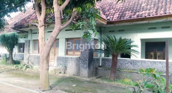 image RUMAH BESAR & LUAS STRATEGIS PINGGIR JALAN RAYA DEKAT PASAR BEKONANG , MOJOLABAN , SUKOHARJO (2)