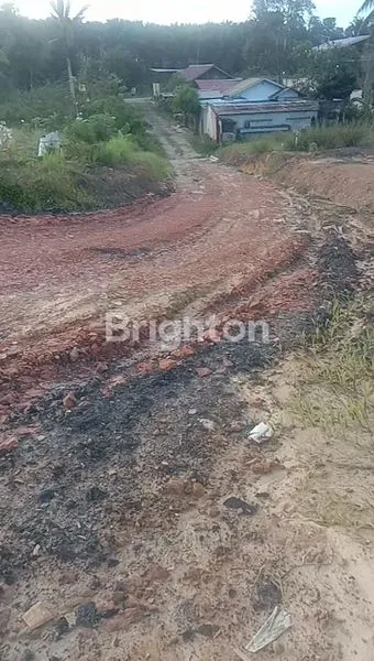 image DI KONTRAK KAN LOKASI LAHAN PARKIR TRAILER DAN KONTAINER (1)