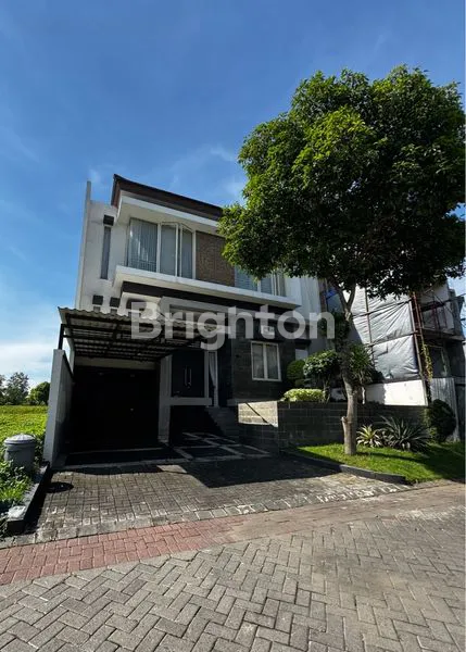 image SECOND MINIMALIS SPLIT LEVEL DI CITRALAND! LOKASI DEKAT UNIVERSITAS CIPUTRA, DEKAT TOL, DEKAT PAKUWON MALL, DEKAT GRAHA FAMILY! (1)