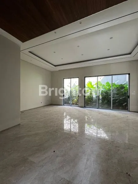 image BRAND NEW MODERN MINIMALIS DI CITRALAND UTAMA! SPLIT LEVEL & LOKASI ASRI TERBAIK DI KELASNYA! SELANGKAH KE COMMERCIAL AREA CITRALAND! (2)