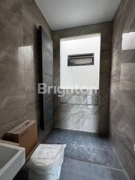 image BRAND NEW MODERN MINIMALIS DI CITRALAND UTAMA! SPLIT LEVEL & LOKASI ASRI TERBAIK DI KELASNYA! SELANGKAH KE COMMERCIAL AREA CITRALAND! (5)