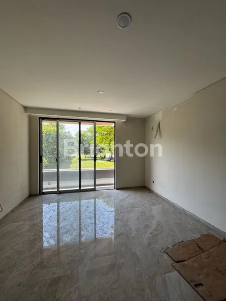 image BRAND NEW MODERN MINIMALIS DI CITRALAND UTAMA! SPLIT LEVEL & LOKASI ASRI TERBAIK DI KELASNYA! SELANGKAH KE COMMERCIAL AREA CITRALAND! (6)