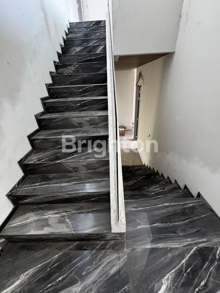 image BRAND NEW MODERN MINIMALIS DI CITRALAND UTAMA! SPLIT LEVEL & LOKASI ASRI TERBAIK DI KELASNYA! SELANGKAH KE COMMERCIAL AREA CITRALAND! (7)