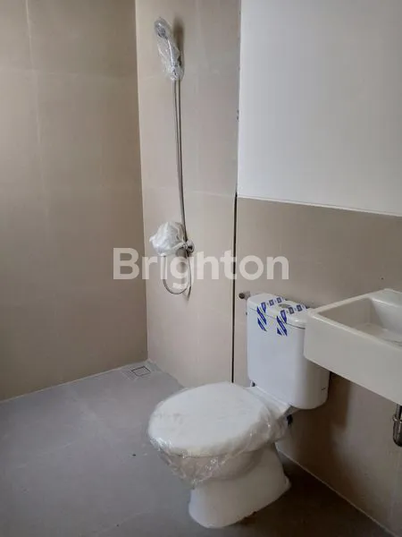 image RUMAH MODERN EROPA 3 LT BARU GRESS TERBAIK DEKAT TOLL JUANDA DAN PETRA ACYTIA SERTA CLUB HOUSE PONDOK CANDRA UINSA DAN UPN SERTA POLTEK PELAYARAN (7)