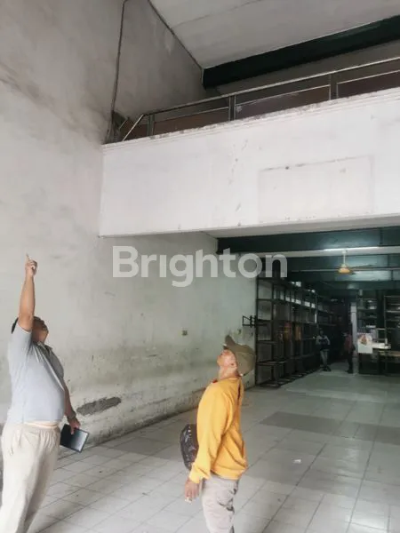 image MURAH STRATEGIS RUKO 3 LANTAI DI KEDUNGDORO SURABAYA PUSAT JAWA TIMUR. DEKAT JL. BLAURAN, EMBONG MALANG. KAWASAN KOMERSIAL. SIAP PAKAI (2)