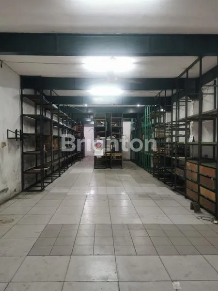 image MURAH STRATEGIS RUKO 3 LANTAI DI KEDUNGDORO SURABAYA PUSAT JAWA TIMUR. DEKAT JL. BLAURAN, EMBONG MALANG. KAWASAN KOMERSIAL. SIAP PAKAI (6)