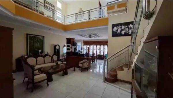 image RUMAH MEWAH 2 LANTAI DI MANYAR, DEKAT HARTONO, TELKOM, MERR, KERTAJAYA (2)