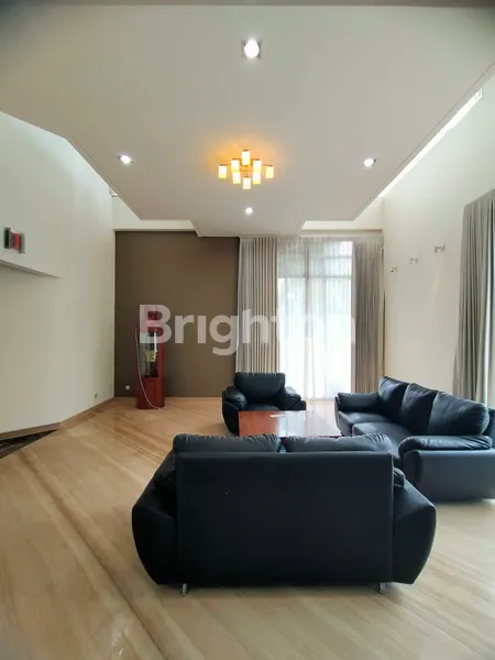 image RUMAH MEWAH DI VILA BUKIT REGENSI PAKUWON INDAH SURABAYA, FULLY FURNISHED, ADA KOLAM RENANG, DEKAT CLUBHOUSE & PAKUWON MALL (4)