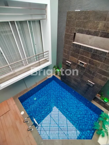 image RUMAH MEWAH DI VILA BUKIT REGENSI PAKUWON INDAH SURABAYA, FULLY FURNISHED, ADA KOLAM RENANG, DEKAT CLUBHOUSE & PAKUWON MALL (7)