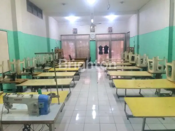 image RUMAH USAHA STRATEGIS 220 M2, SHM, MAINROAD INGGIT GARNASIH\\N (2)