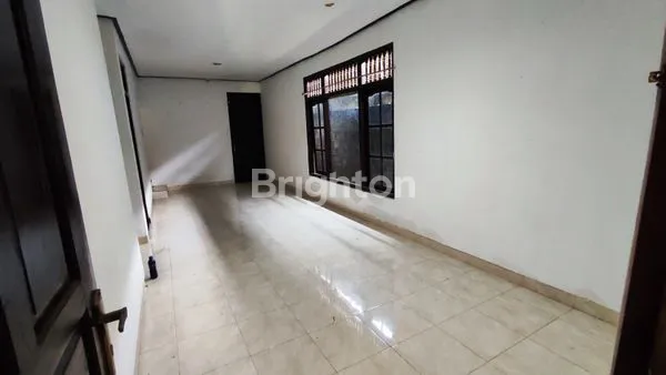 image RUMAH LAMA DENGAN TANAH LUAS MASIH LAYAK HUNI (6)