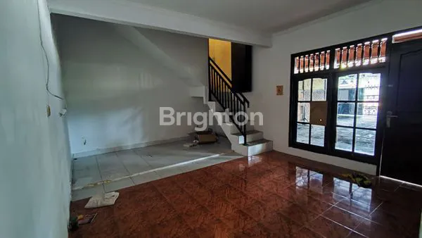 image RUMAH LAMA DENGAN TANAH LUAS MASIH LAYAK HUNI (7)