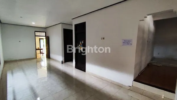 image RUMAH LAMA DENGAN TANAH LUAS MASIH LAYAK HUNI (5)