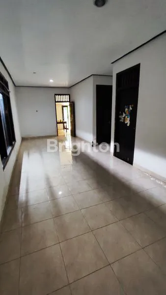 image RUMAH LAMA DENGAN TANAH LUAS MASIH LAYAK HUNI (3)