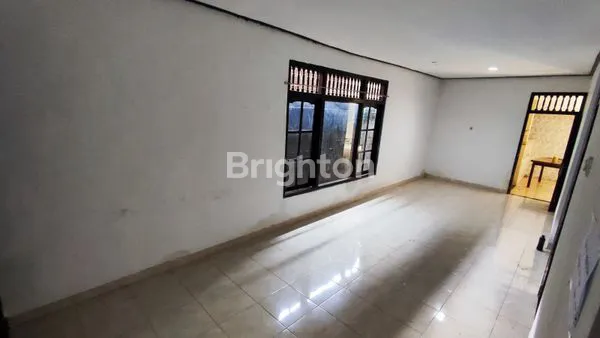 image RUMAH LAMA DENGAN TANAH LUAS MASIH LAYAK HUNI (4)