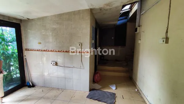 image RUMAH LAMA DENGAN TANAH LUAS MASIH LAYAK HUNI (8)