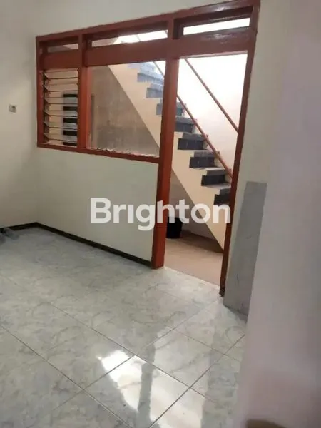 image RUMAH SIAP HUNI LOKASI SANGAT STRATEGIS DAN KOMERSIAL (7)