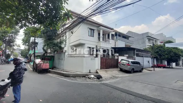 RUMAH JALAN KEBUN JERUK