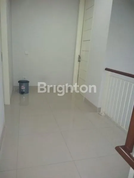 image RUMAH TERAWAT SEMI FURNISHED PAKUWON INDAH (3)