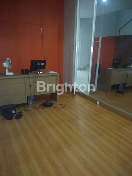 image RUMAH TERAWAT SEMI FURNISHED PAKUWON INDAH (8)