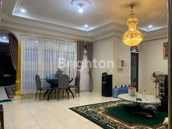 RUMAH BULATAN PLUS GEDUNG FUTSAL DAN BADMINTON