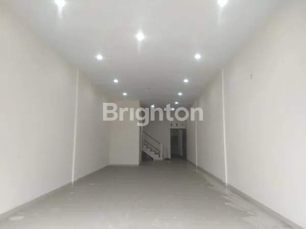 image RUKO DENGAN 3,5 LANTAI TJ UBAN SIAP UNTUK USAHA (4)