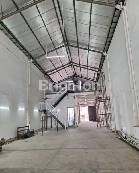 image GUDANG SIAP PAKAI DI RAYA GILANG SIDOARJO (1)