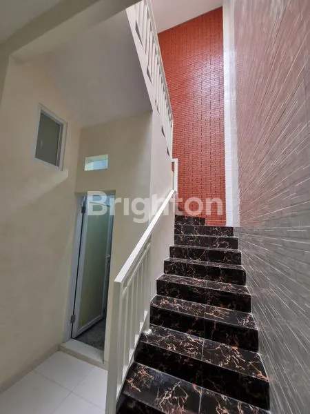 RUMAH BARU 2 LANTAI DI PLOSO TIMUR DEKAT WM, UNAIR DLL