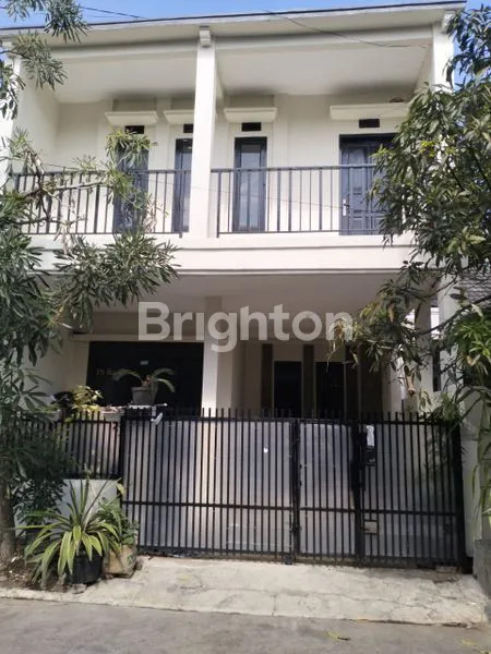 image RUMAH 2 LANTAI DALAM KOMPLEK PERUMAHAN DI KIARA SARI PERMAI KOTA BANDUNG. DEKAT PINTU TOL BUAH BATU DAN BYPASS SOEKARNO HATTA. (1)