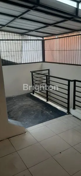 image RUMAH 2 LANTAI DALAM KOMPLEK PERUMAHAN DI KIARA SARI PERMAI KOTA BANDUNG. DEKAT PINTU TOL BUAH BATU DAN BYPASS SOEKARNO HATTA. (6)