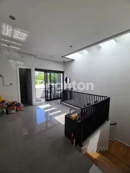 image RUMAH MINIMALIS 3 LANTAI ROYAL RESIDENCE WIYUNG DEKAT PAKUWON, WISATA BUKIT MAS, LOOP GRAHA FAMILI (2)