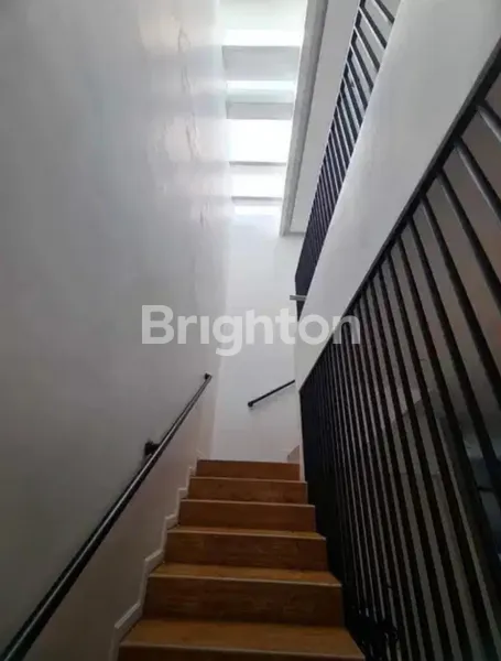 image RUMAH MINIMALIS 3 LANTAI ROYAL RESIDENCE WIYUNG DEKAT PAKUWON, WISATA BUKIT MAS, LOOP GRAHA FAMILI (4)