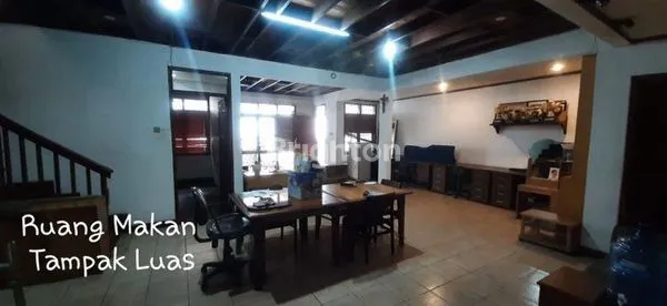 image RUMAH TINGGAL 2 LANTAI FURNISHED - NUANSA KAYU SAYAP PAJAJARAN KOTA BANDUNG (4)