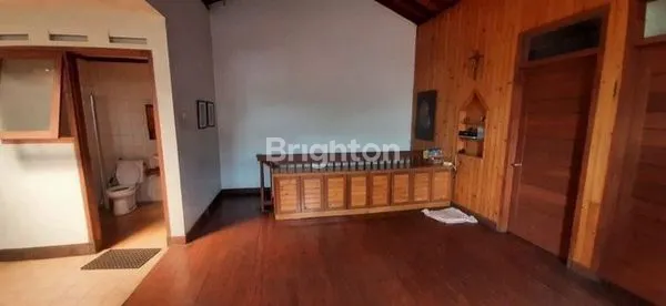 image RUMAH TINGGAL 2 LANTAI FURNISHED - NUANSA KAYU SAYAP PAJAJARAN KOTA BANDUNG (7)