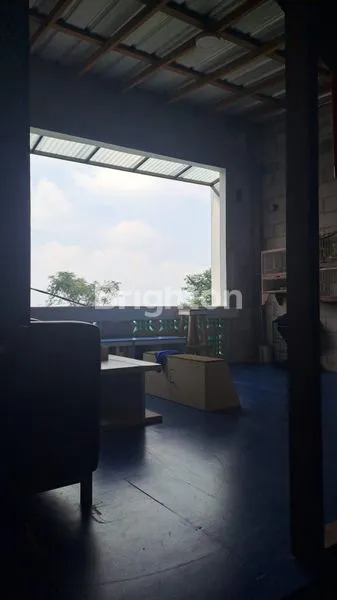 image DIJUAL RUMAH DAPAT DIGUNAKAN UNTUK WORKSHOP ATAU GUDANG DI CIBIRU (3)