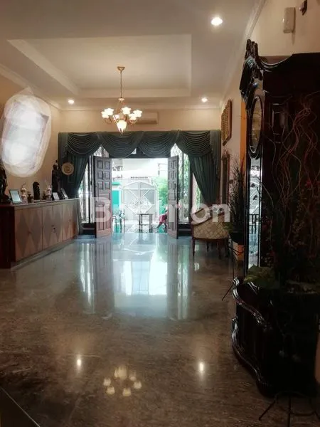 image RUMAH MEWAH DI CEMPAKA PUTIH (2)