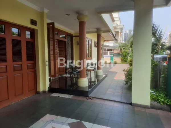 image RUMAH MEWAH DI CEMPAKA PUTIH (1)