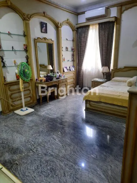 image RUMAH MEWAH DI CEMPAKA PUTIH (6)