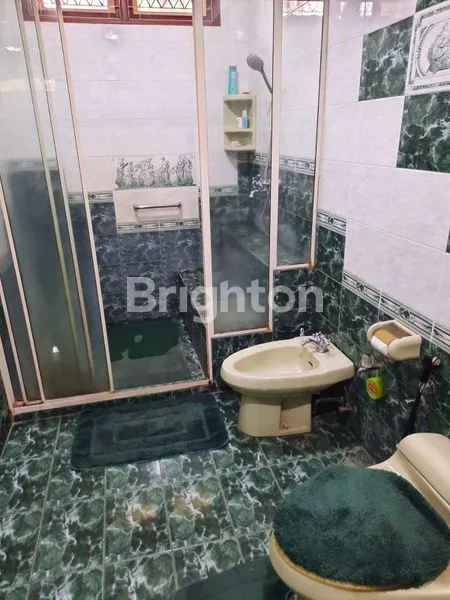 image RUMAH MEWAH DI CEMPAKA PUTIH (8)