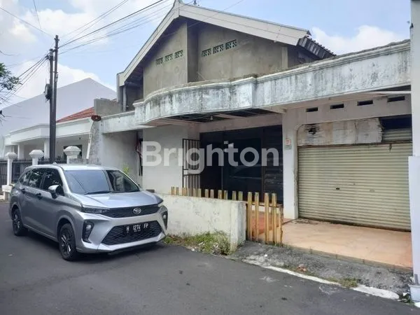RUMAH TENGAH KOTA STRATEGIS DEKAT BANDARA A.YANI