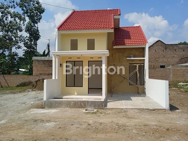 image RUMAH MINIMALIS MODERN TIPE 45/72 DEKAT TOL EXIT SAWOJAJAR GRIYA ALAM MANDIRI  (3)