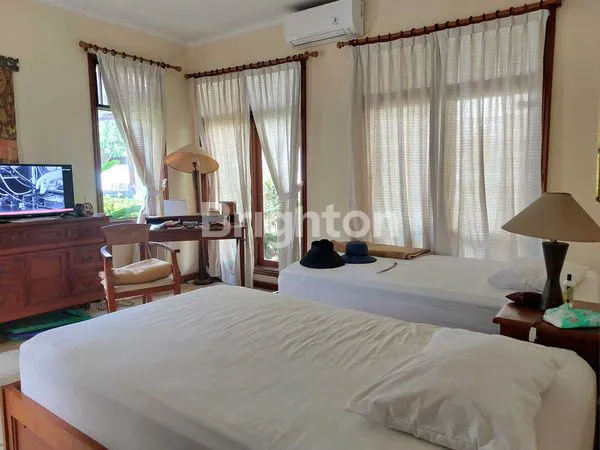 RUMAH VILLA 2 LANTAI LUAS TANAH 280 M2 KUTA ROYAL KUTA - BADUNG BALI  IDEAL UNTUK HUNIAN & BISNIS ONE GATE SYSTEM