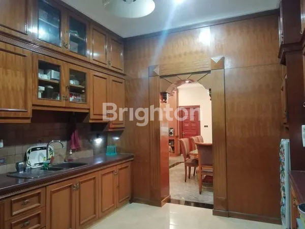 image RUMAH MEWAH DI CEMPAKA PUTIH (5)